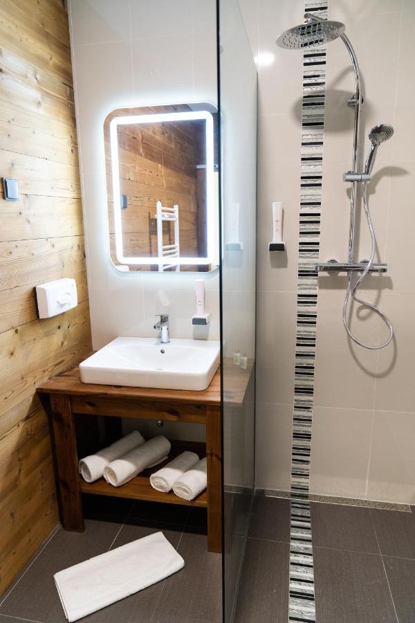 Hotel Kristály Konferencia&Wellness Ajka Esterno foto