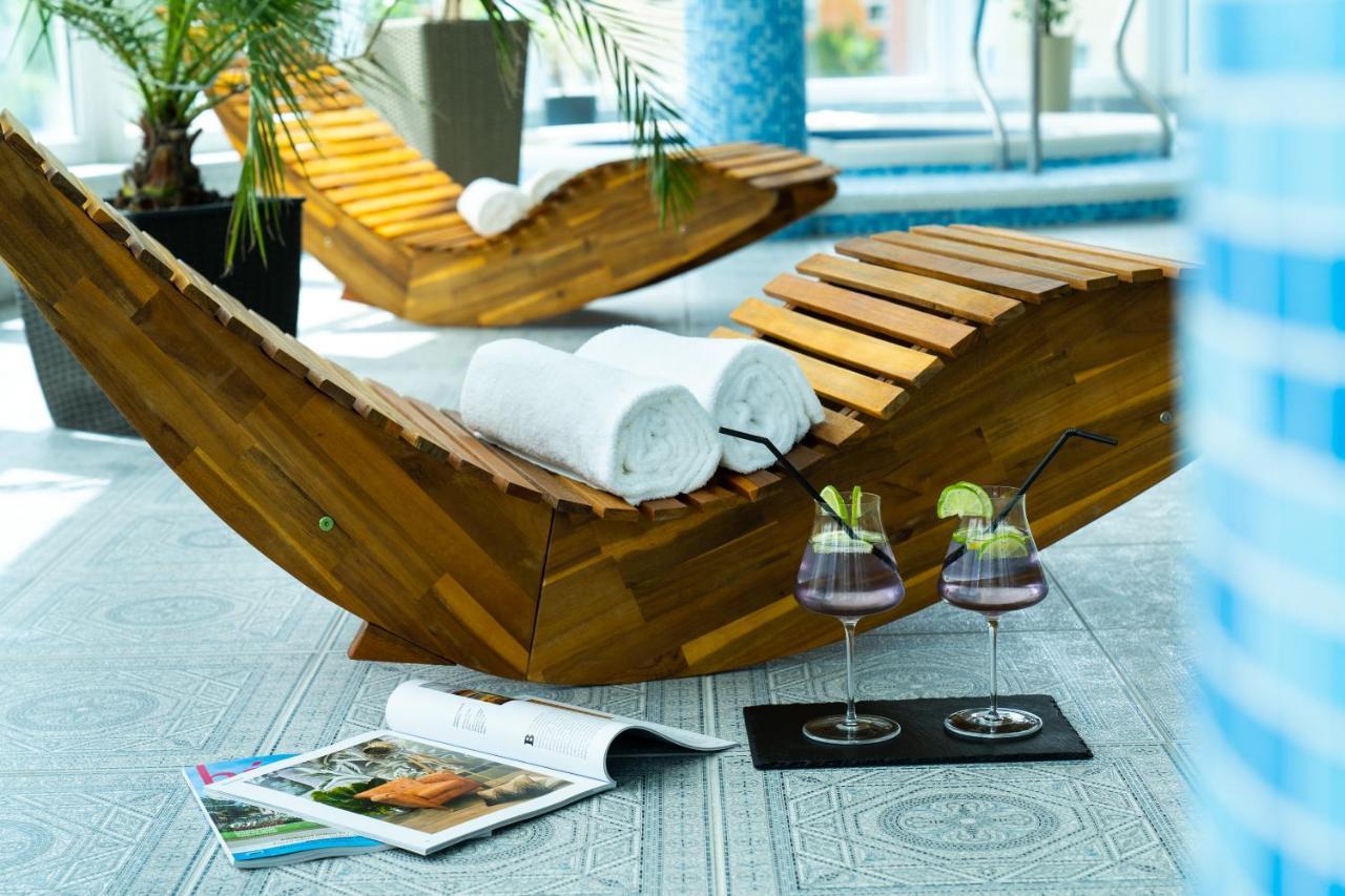 Hotel Kristály Konferencia&Wellness Ajka Esterno foto