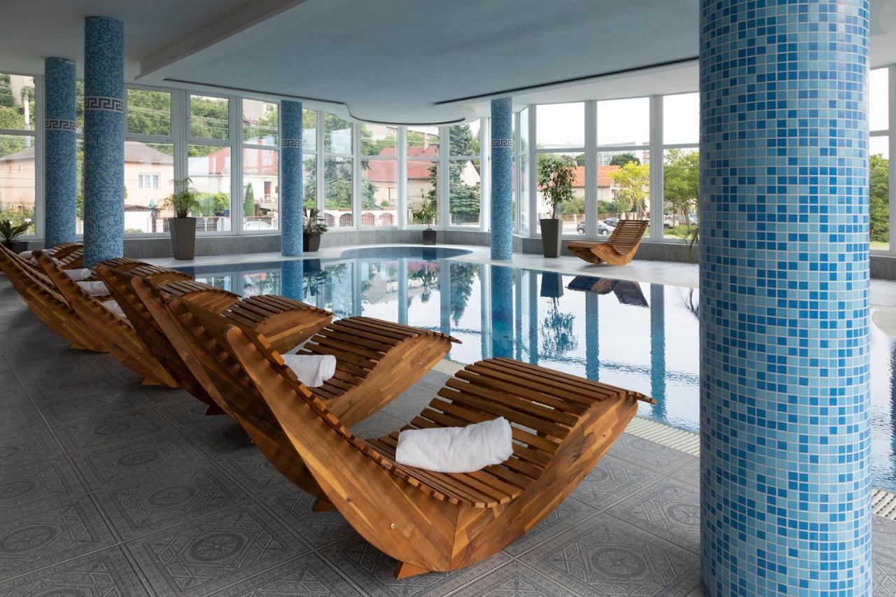 Hotel Kristály Konferencia&Wellness Ajka Esterno foto