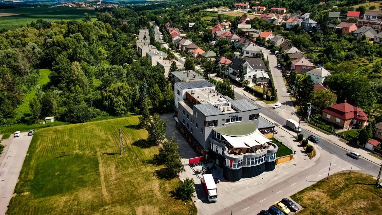 Hotel Kristály Konferencia&Wellness Ajka Esterno foto