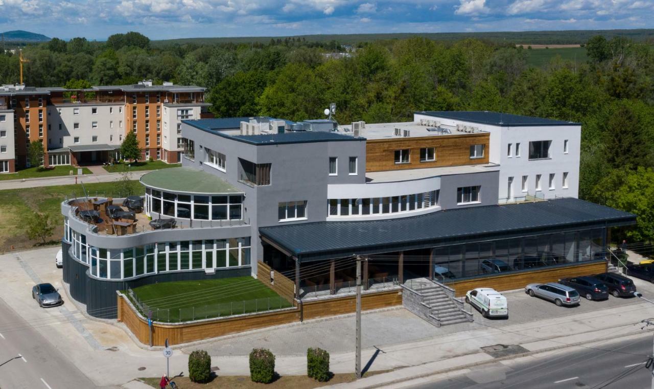Hotel Kristály Konferencia&Wellness Ajka Esterno foto
