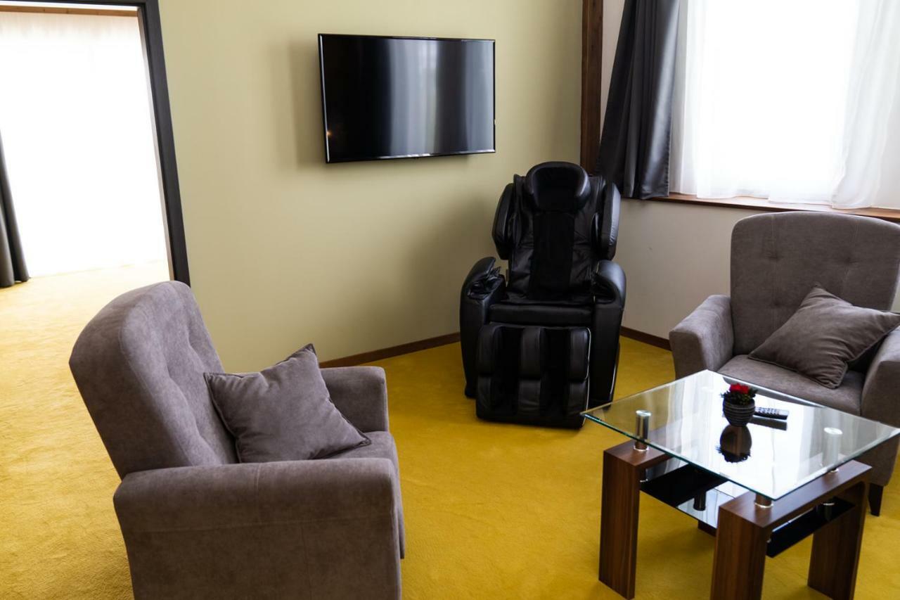 Hotel Kristály Konferencia&Wellness Ajka Esterno foto